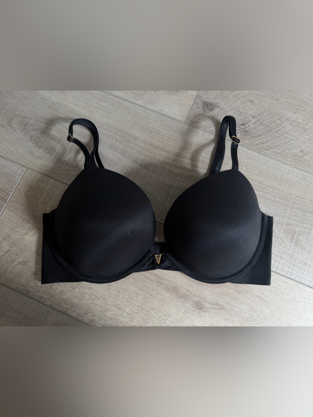 Victoria's Secret Black Smooth Push-Up Bra 34DD with Gold Accent V Love Cloud